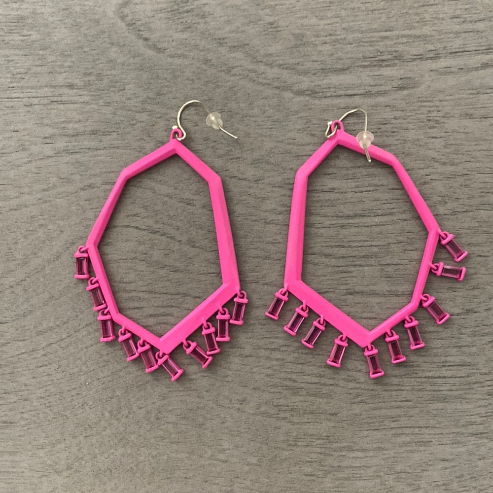 Super trendy pink Kendra Scott earrings!